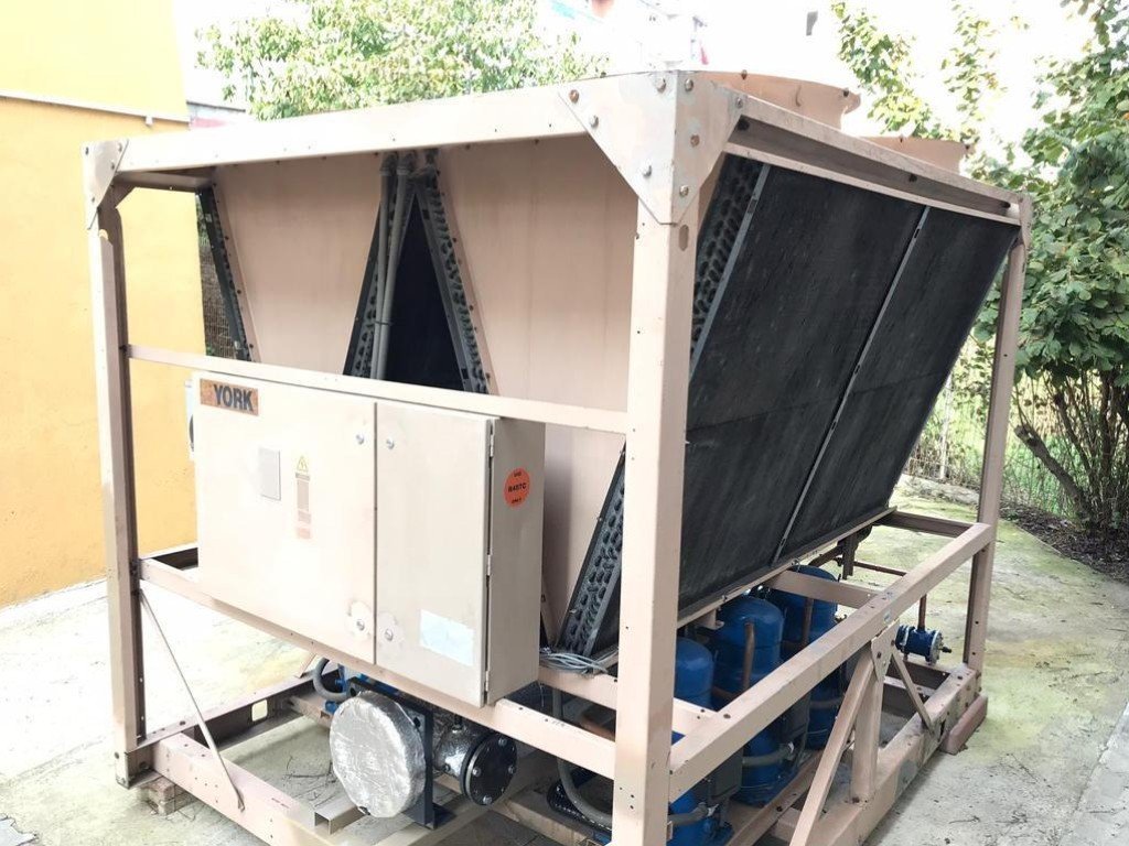 York Chiller 252kW Chiller - 2.EL